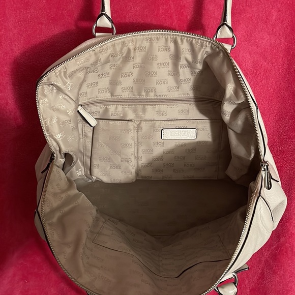 Michael Kors Hamilton Weekender - Picture 3 of 7